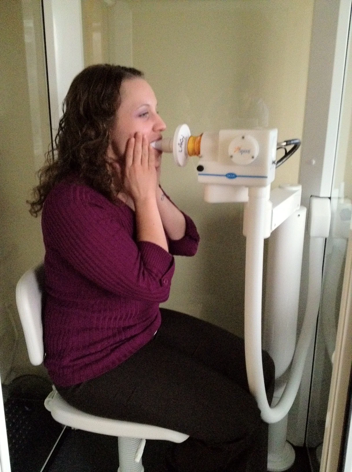 women checking her mouth